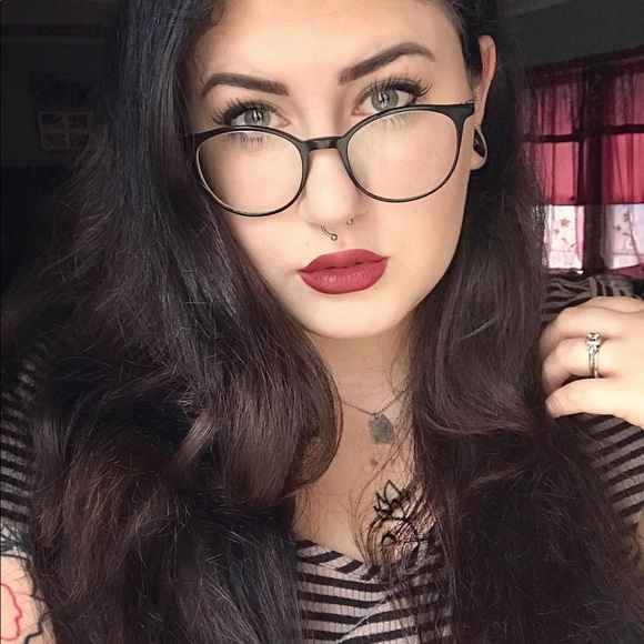 Meet your Posher, Jacquelyn - Picture 5 of 6